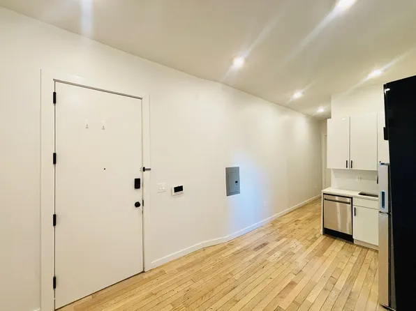 81 Stuyvesant Avenue image 8 of 16