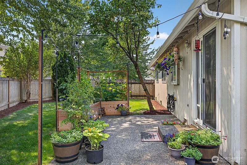 5th image of 408 Amberwood Circle