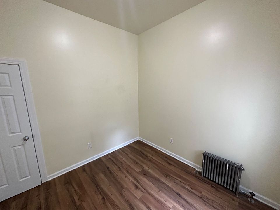 1st image of 904 W Dakota St #A