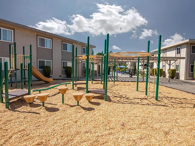 Monterey Manor Apartments — Photo 8