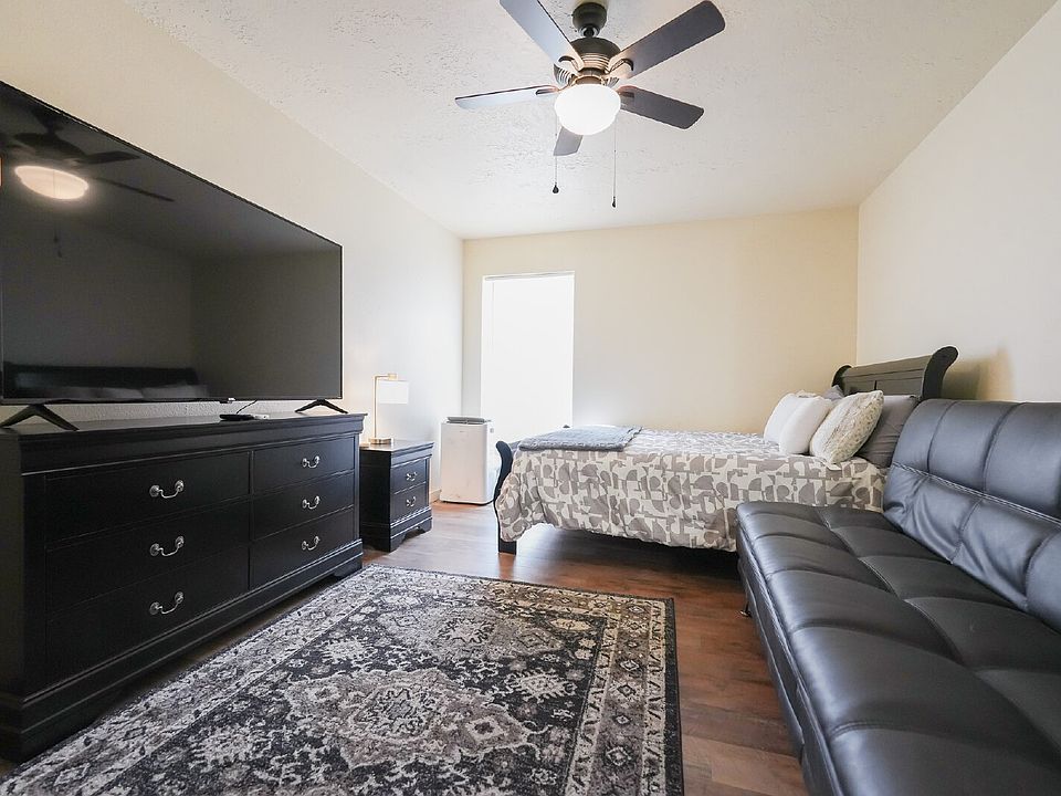 1st image of 1604 N Municipal Dr #2