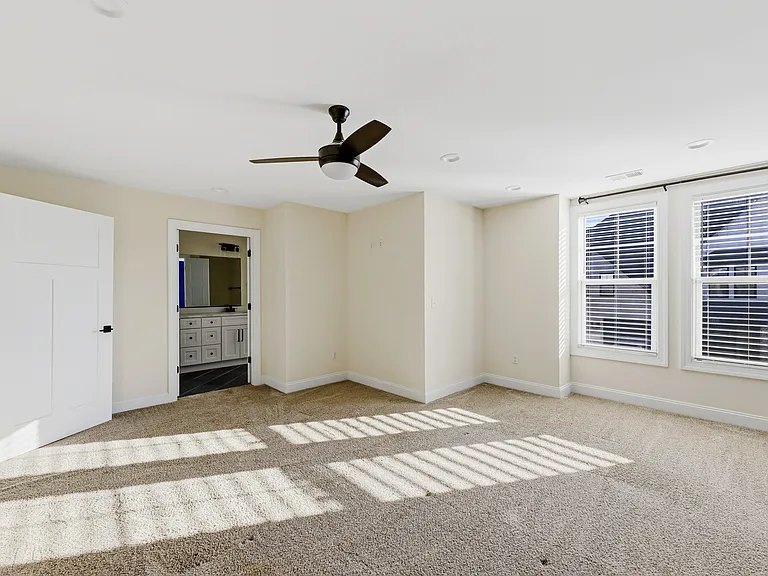1020 Easton Ct — Photo 56