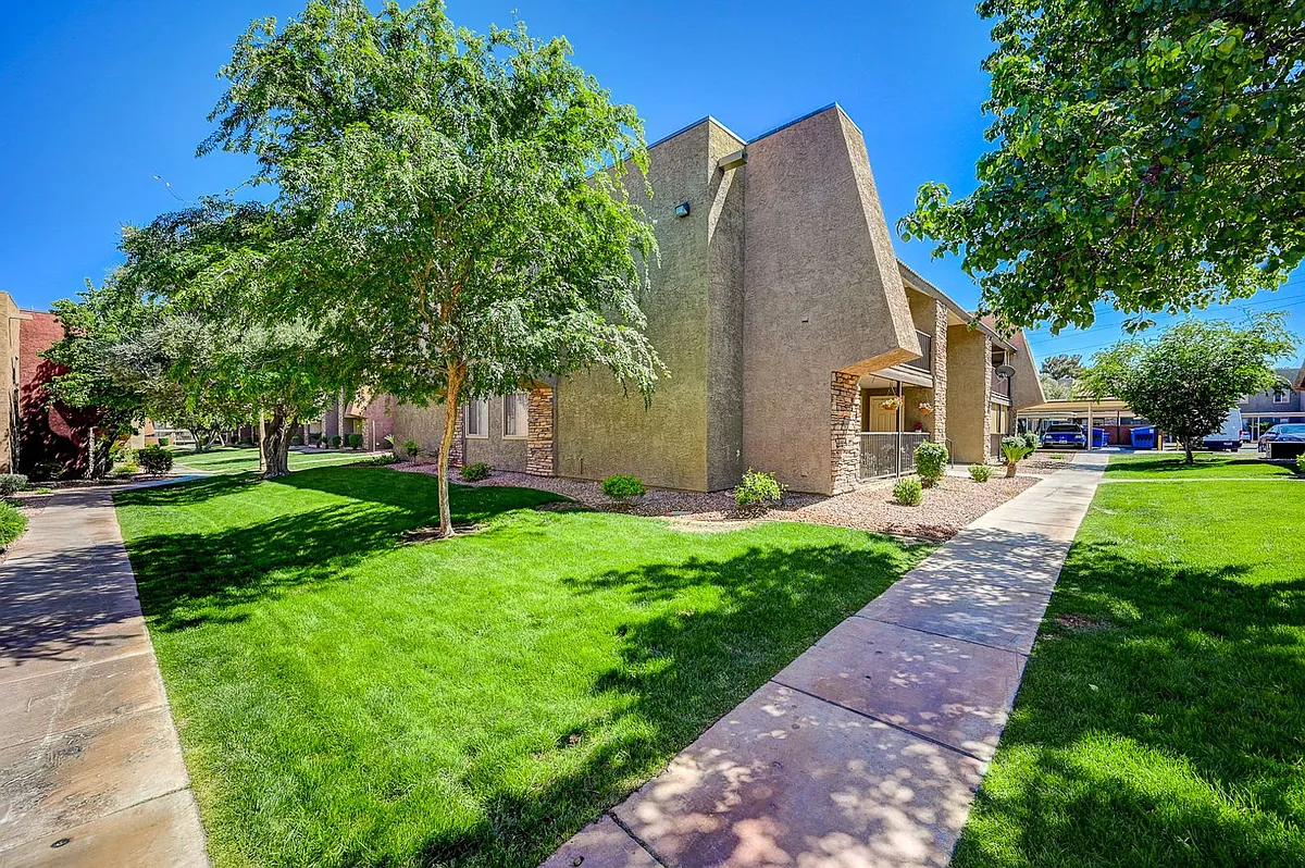 Building Photo - 5101 River Glen Dr #136