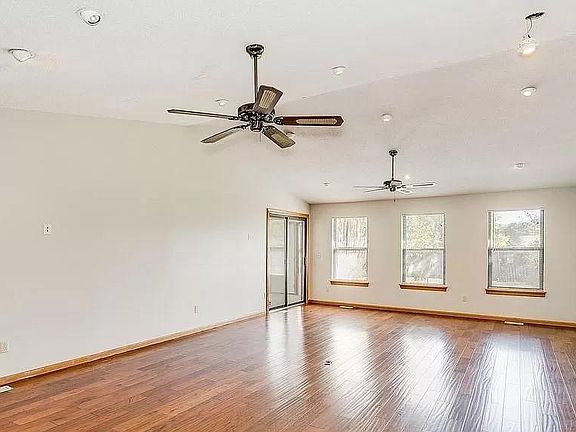 5th image of 3234 N Governeour St