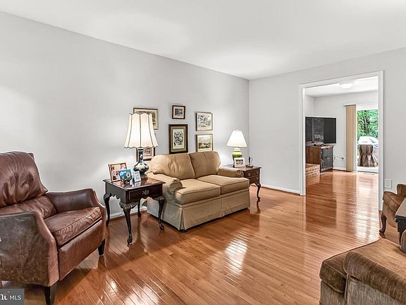 5th image of 6042 Makely Dr