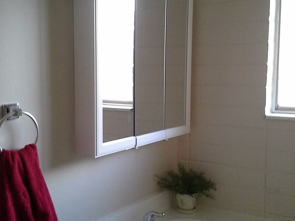 5th image of 2622 S Green St #3700822