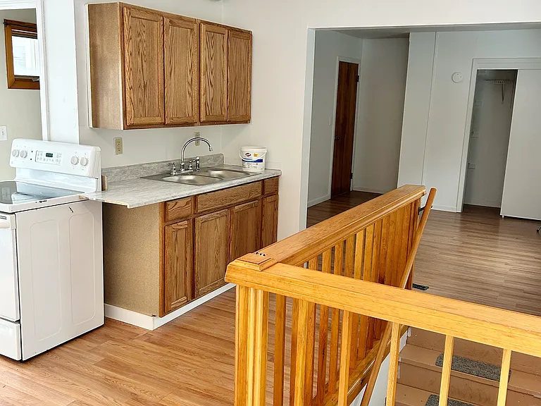 Edgewood Dr — Photo 3
