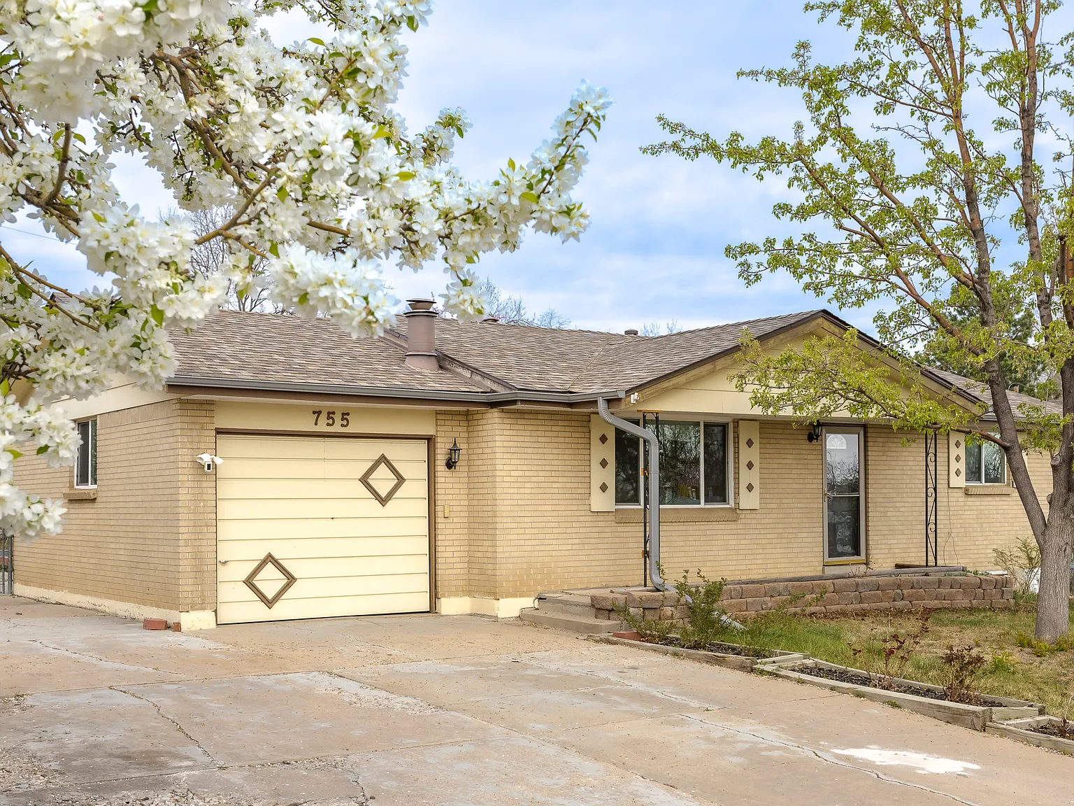 4 bed, 1950 sqft, $3,200 — Photo 1