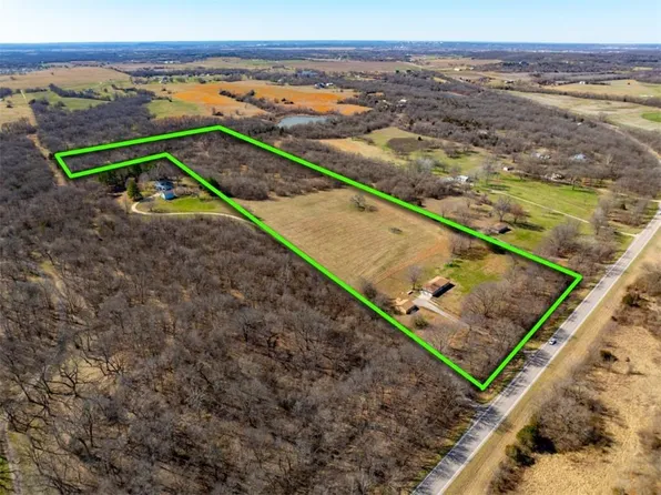 24069 Chieftain Rd, Lawrence, KS 66044