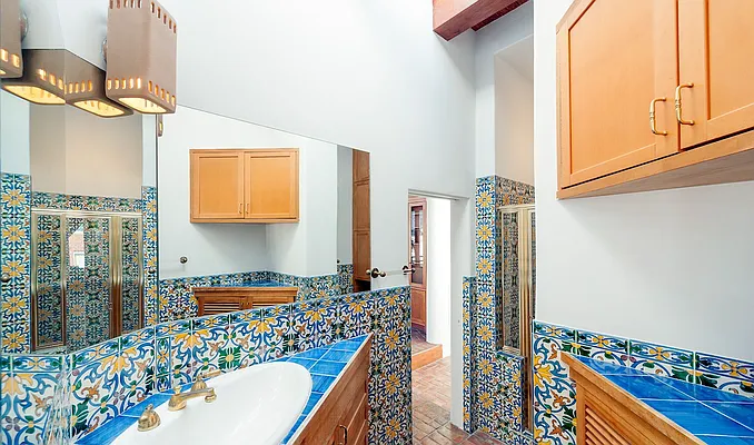 Sold by Compass | media 21