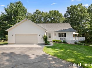 10050 Beecher Dr NE, Rockford, MI 49341