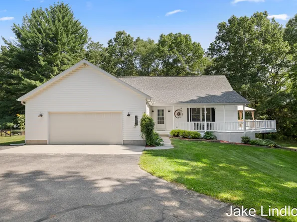 10050 Beecher Dr NE, Rockford, MI 49341