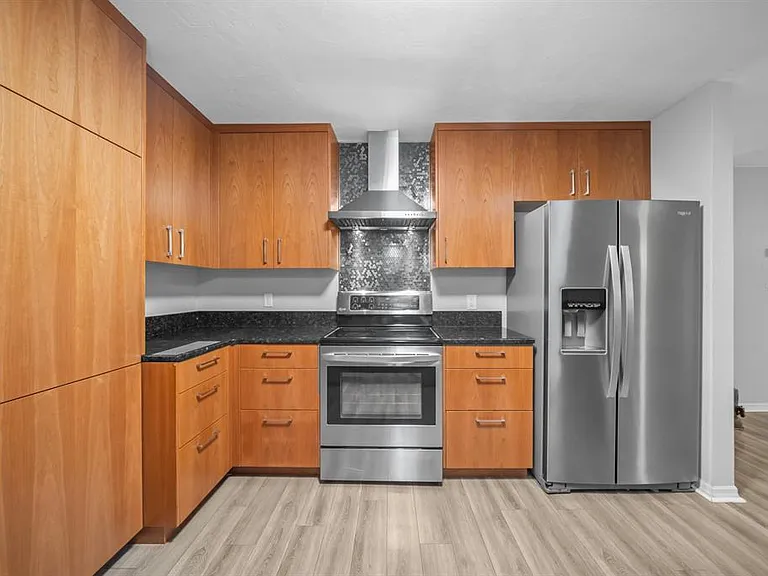 8025 SW 47th Ct — Photo 11