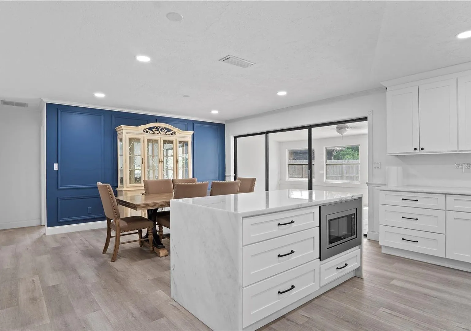 Gorgeous fully remodeled pool home in Winter Park - Available now — Photo 4