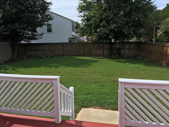 3rd image of 827 Darden Dr