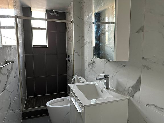 4th image of 204 E 112th St APT 51