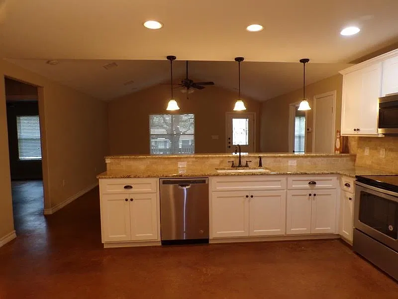 3 bed, 1464 sqft, $1,895 — Photo 3
