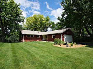 16460 Creekside Cir, Minnetonka, MN 55345