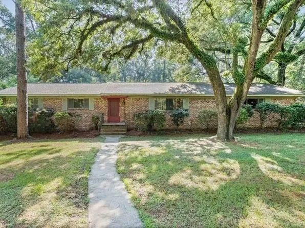 269 Hillcrest Dr, Mobile, AL 36609