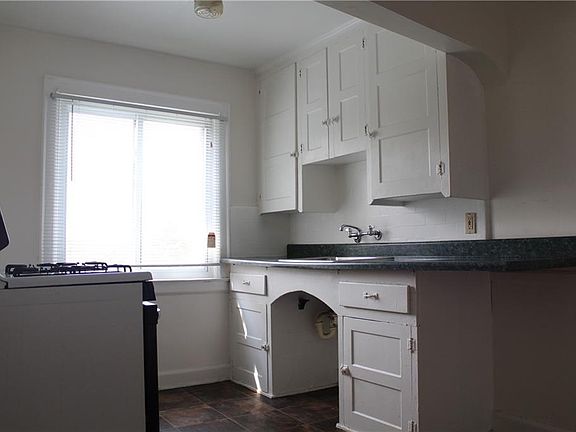 5th image of 23759 Carlisle Ave APT 2