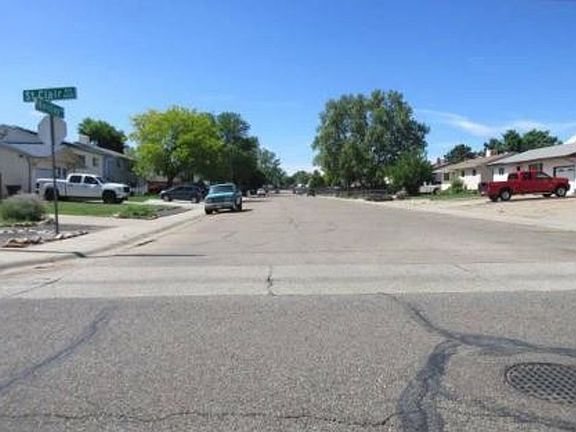 Exterior Neighborhood (street photo)
