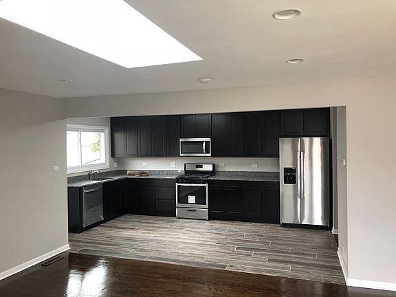 3rd image of 16068 Marion Dr