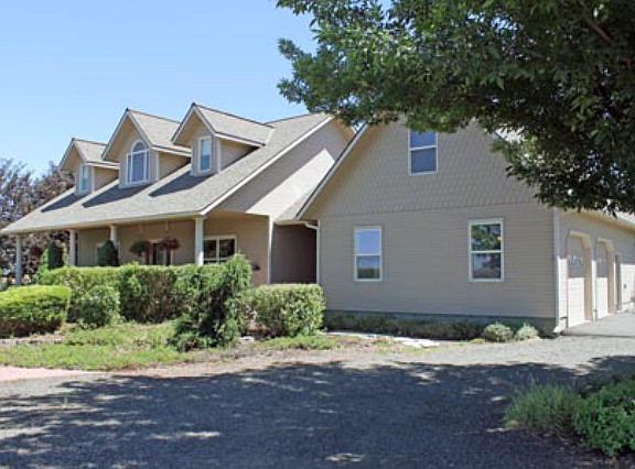 3rd image of 296 Summers Cir