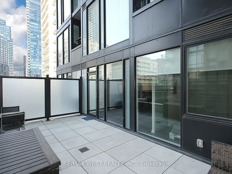 17 Dundonald St #309 — Photo 18