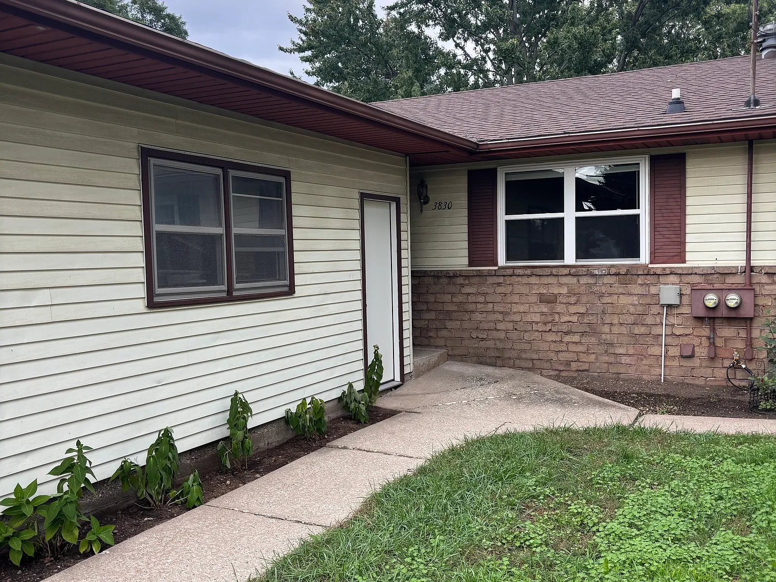 3 bed, $1,895 — Photo 2