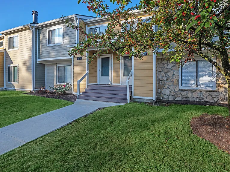 Parkside at Castleton Square Apartments and Townhomes — Photo 27
