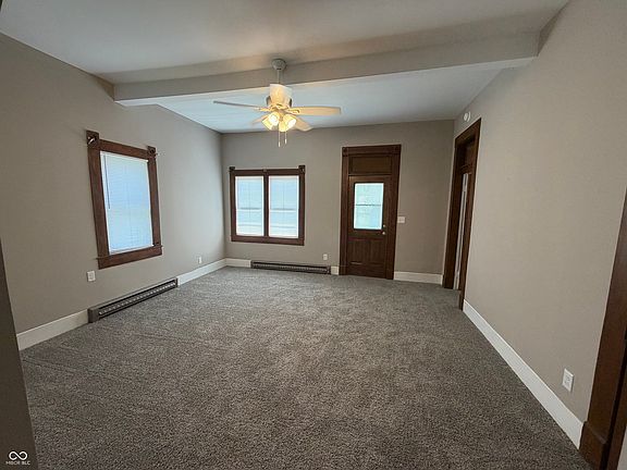4th image of 830 E North St