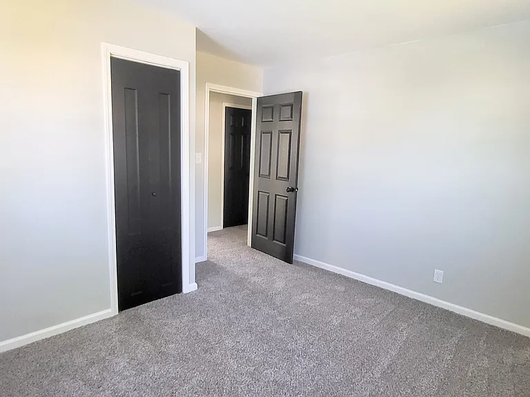 4121 Monroe St — Photo 7