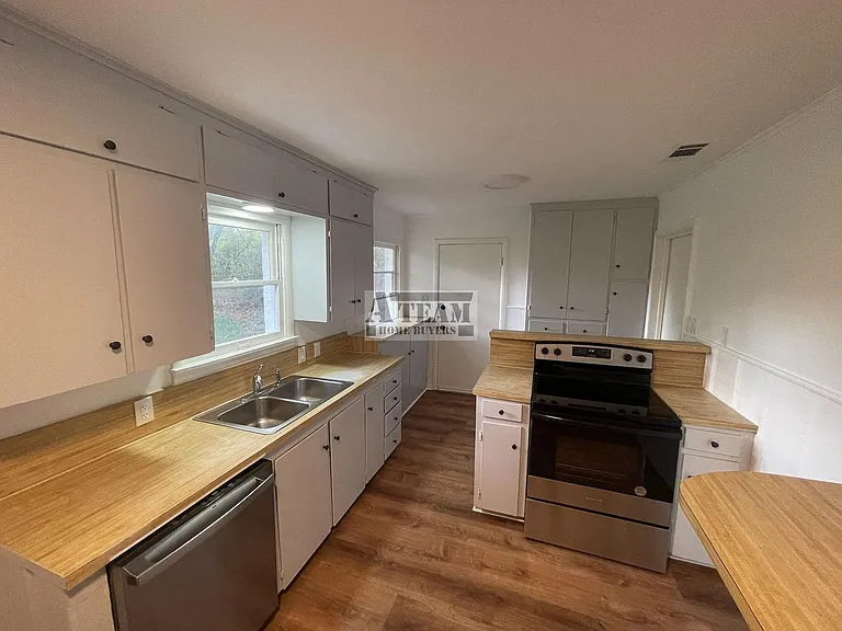 505 Highland Dr — Photo 6