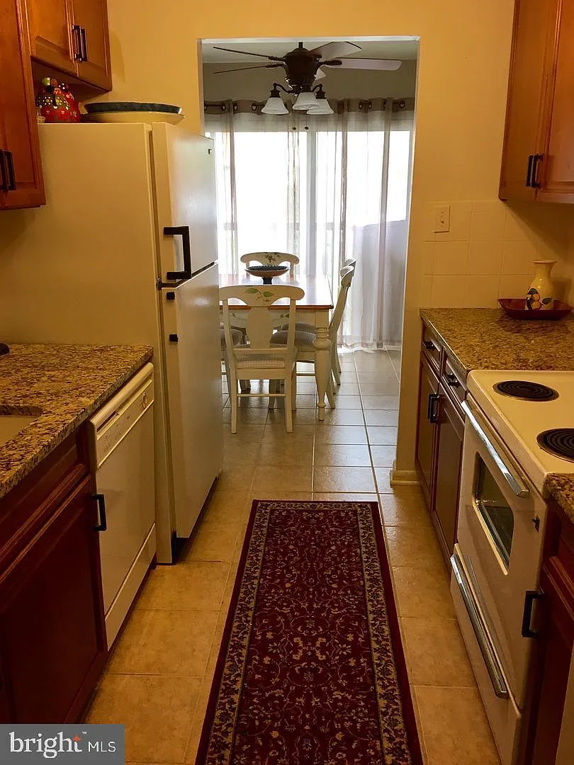 Building Photo - 13908 N Ocean Rd #8C