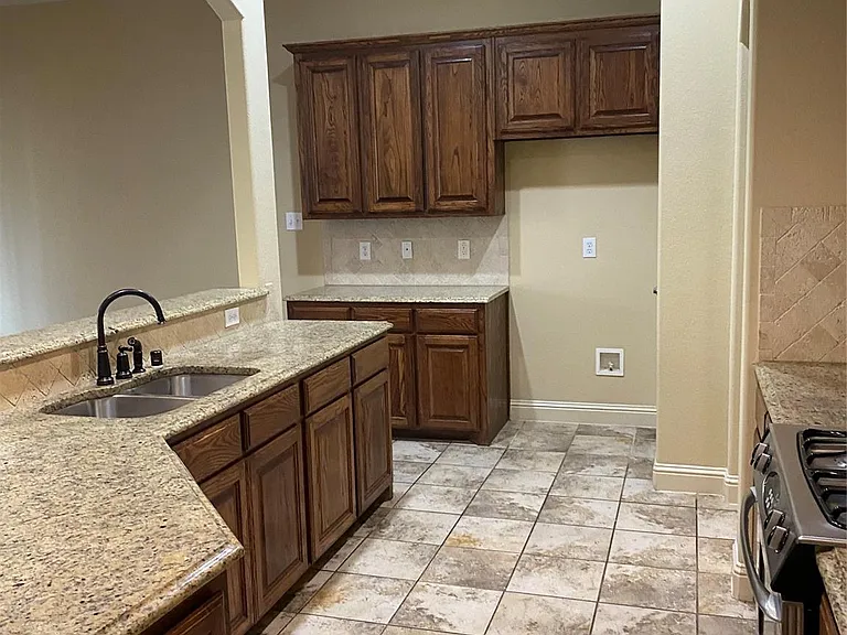 2222 Kirby St — Photo 4