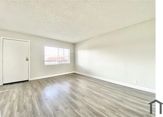 11308 S Figueroa St #E — Photo 6