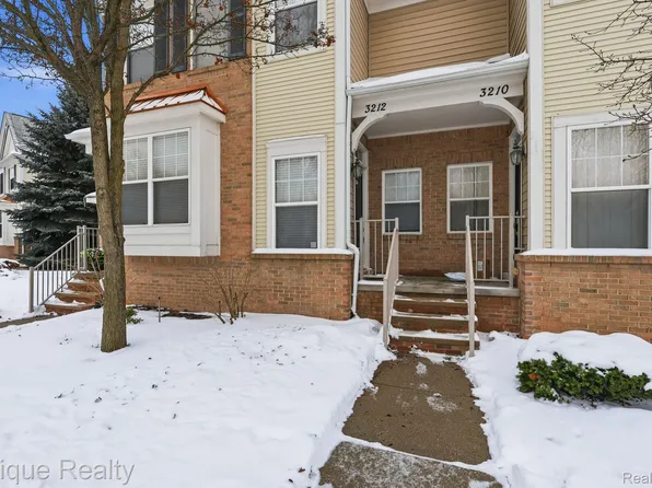 3212 Paradise Trl, Oxford, MI 48371