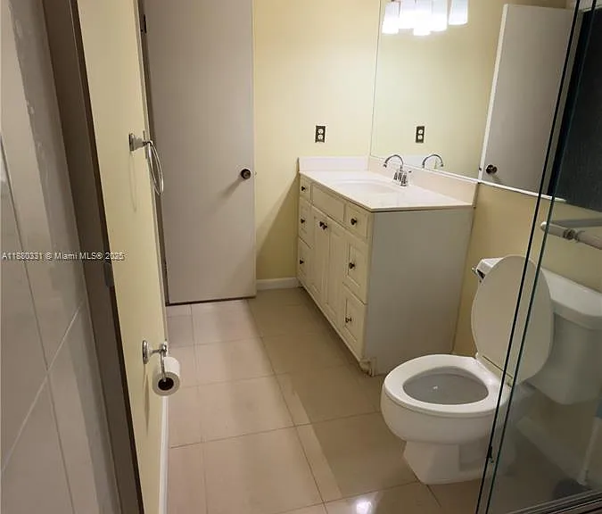 200 Leslie Dr — Photo 5