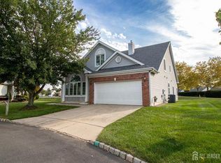 42 Brighton Ct, Monroe Township, NJ 08831