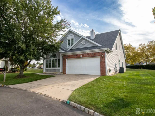 42 Brighton Ct, Monroe Township, NJ 08831
