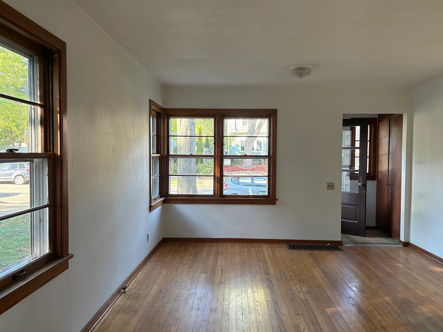 2 bed, 746 sqft, $2,550 — Photo 2