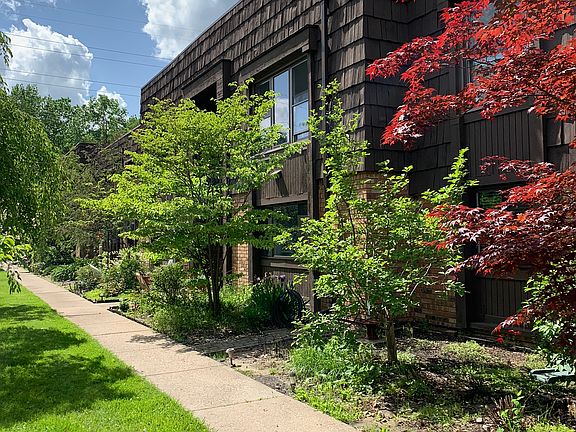 2nd image of 5601 Goodhue Dr #204