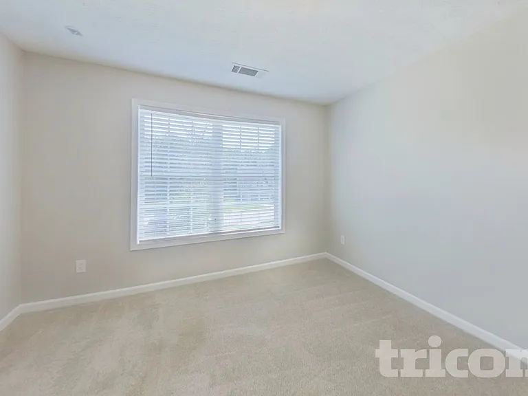 315 Avonlea Dr — Photo 16