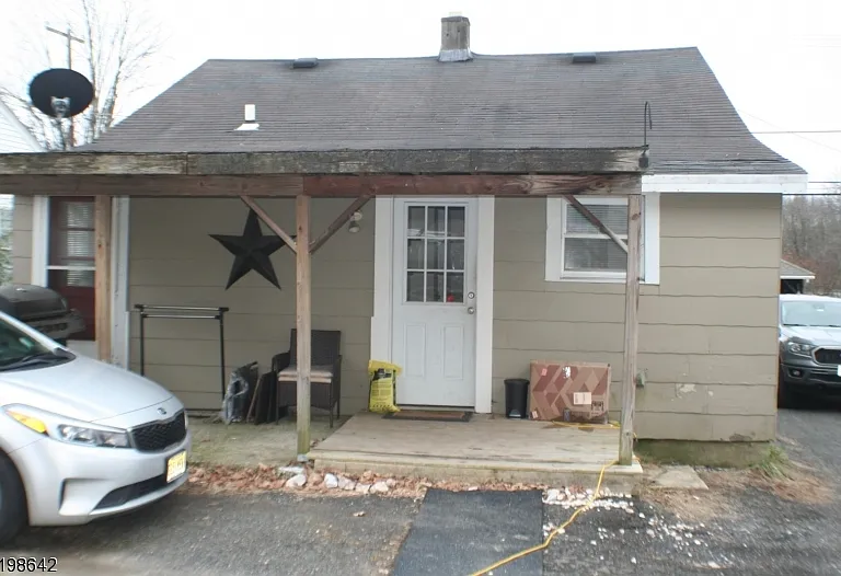 85 Passaic Ave — Photo 13