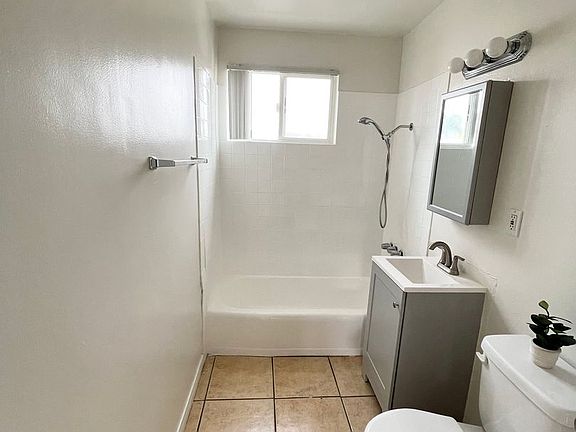 5th image of 12111 Hawthorne Way #16