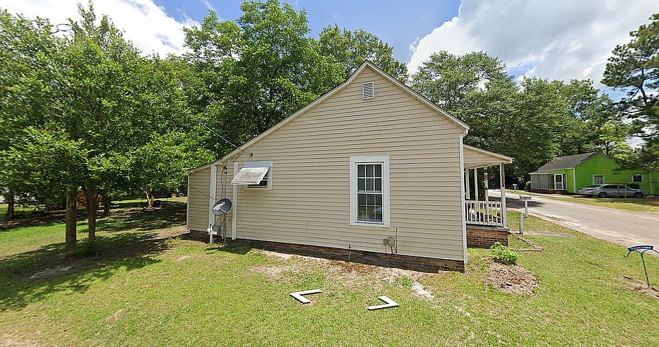 2nd image of 355 Mill St