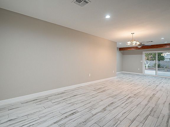 5th image of 10710 W Camelot Cir