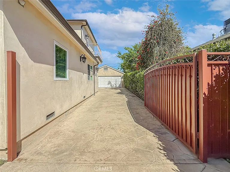 5960 Balcom Ave — Photo 54