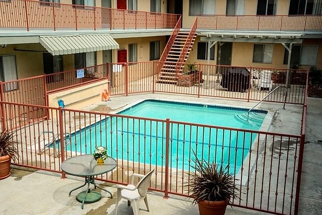 2nd image of 4037 W 137th St APT 31