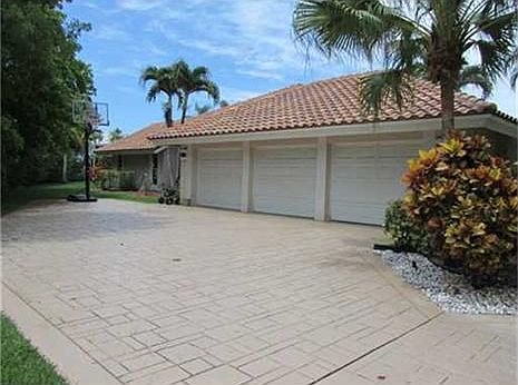 3rd image of 1749 Vestal Way